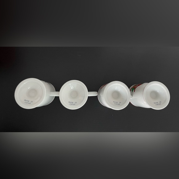 VINTAGE Fine Porcelain Christmas Theme Print Design 4 pcs Mug Set.(NWT) - Picture 4 of 5